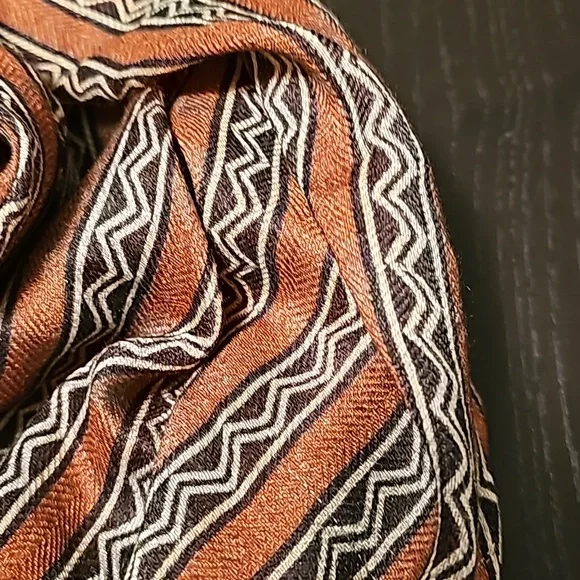 TRIBAL Pattern long scarf - Picture 2 of 3